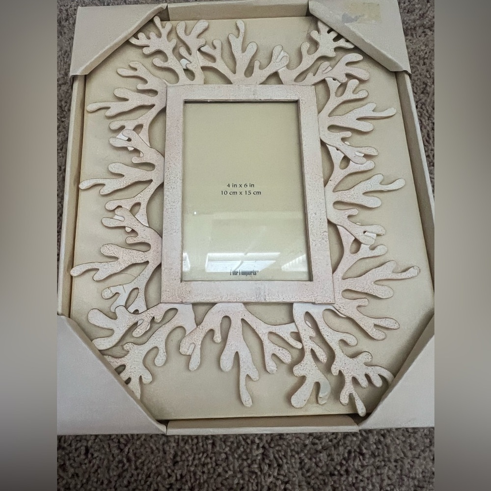 New in box pier 1 picture frame 4 x 6 table top coral beach ocean cream metal - Picture 3 of 11